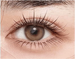Close-up of a spiky wispy lash extension set